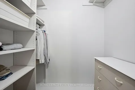 16 Elkwood Drive Toronto ON M1C 2C1