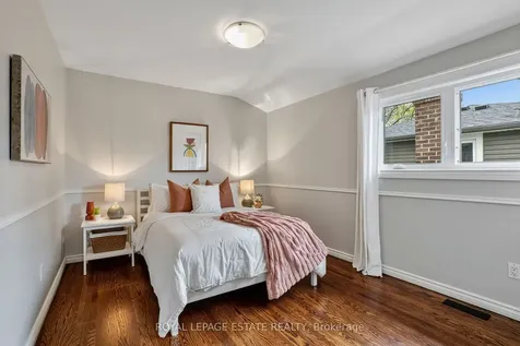 16 Elkwood Drive Toronto ON M1C 2C1