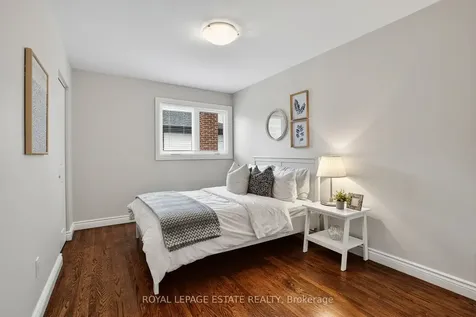 16 Elkwood Drive Toronto ON M1C 2C1