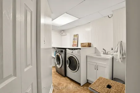 16 Elkwood Drive Toronto ON M1C 2C1