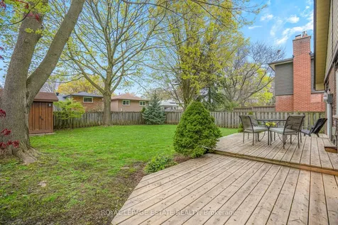 16 Elkwood Drive Toronto ON M1C 2C1