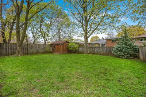 16 Elkwood Drive Toronto ON M1C 2C1