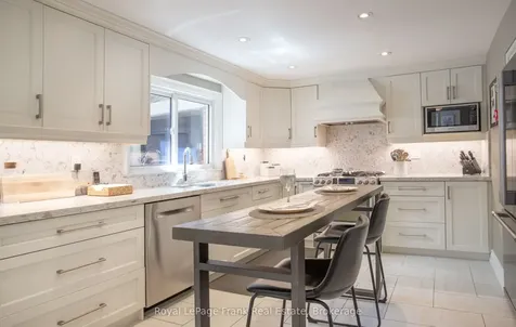 524 Centre Street N Whitby ON L1N 4T6