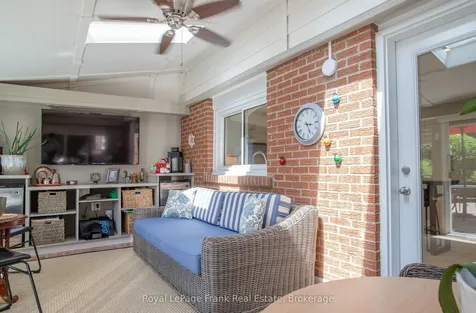 524 Centre Street N Whitby ON L1N 4T6