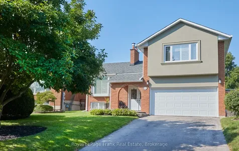 524 Centre Street N Whitby ON L1N 4T6
