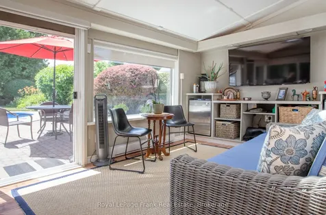 524 Centre Street N Whitby ON L1N 4T6