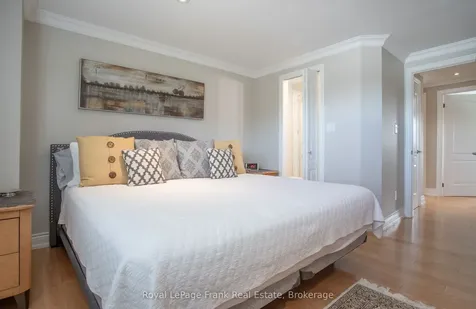 524 Centre Street N Whitby ON L1N 4T6