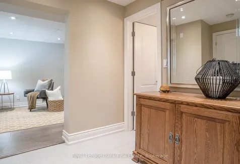 524 Centre Street N Whitby ON L1N 4T6