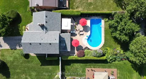 524 Centre Street N Whitby ON L1N 4T6