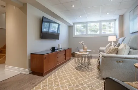 524 Centre Street N Whitby ON L1N 4T6