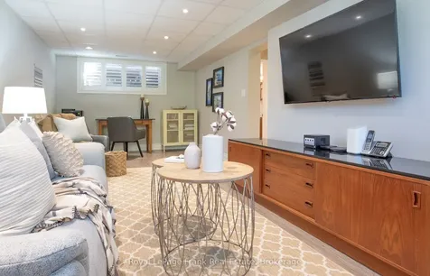 524 Centre Street N Whitby ON L1N 4T6