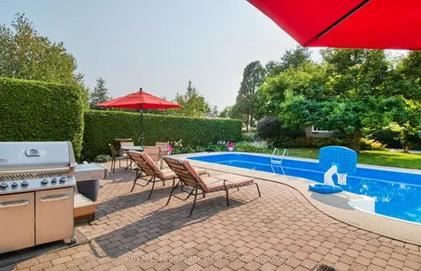 524 Centre Street N Whitby ON L1N 4T6