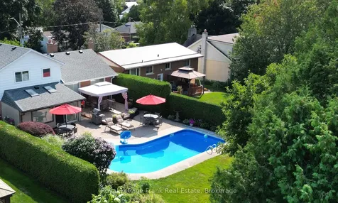 524 Centre Street N Whitby ON L1N 4T6