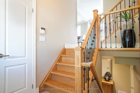 524 Centre Street N Whitby ON L1N 4T6