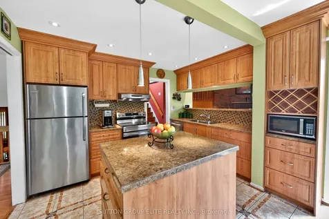 1986 Spruce Hill Road Pickering ON L1V 3N8