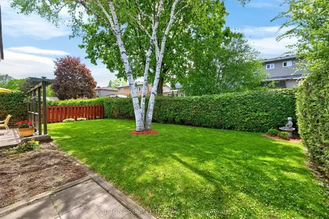 1986 Spruce Hill Road Pickering ON L1V 3N8