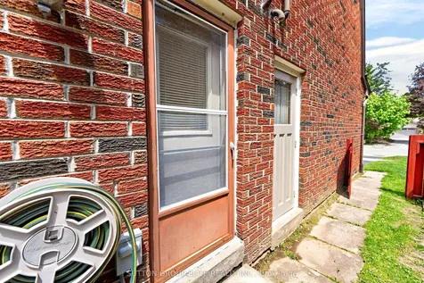1986 Spruce Hill Road Pickering ON L1V 3N8