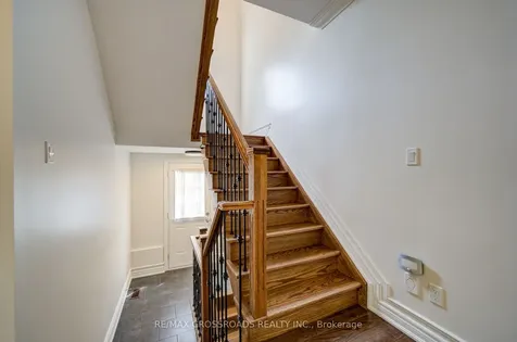 24 Lynn Road Toronto ON M1N 2A4