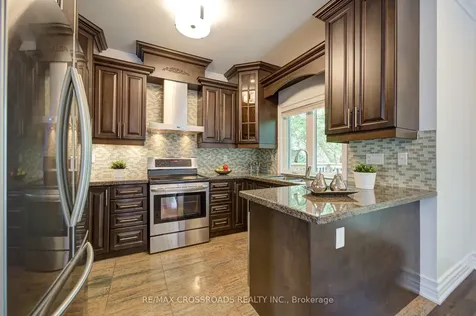 24 Lynn Road Toronto ON M1N 2A4