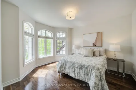 24 Lynn Road Toronto ON M1N 2A4