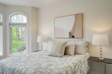 24 Lynn Road Toronto ON M1N 2A4