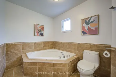 24 Lynn Road Toronto ON M1N 2A4