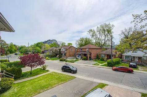 24 Lynn Road Toronto ON M1N 2A4