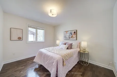 24 Lynn Road Toronto ON M1N 2A4