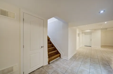 24 Lynn Road Toronto ON M1N 2A4