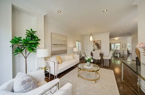 24 Lynn Road Toronto ON M1N 2A4