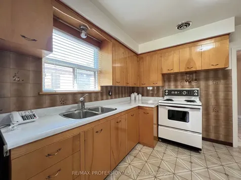 4 Vauxhall Drive Toronto ON M1P 1P7