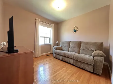 4 Vauxhall Drive Toronto ON M1P 1P7