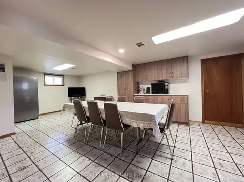 4 Vauxhall Drive Toronto ON M1P 1P7