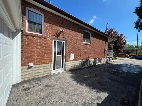 4 Vauxhall Drive Toronto ON M1P 1P7