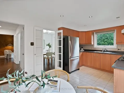 21 Longbow Square Toronto ON M1W 2W6
