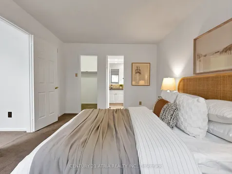 21 Longbow Square Toronto ON M1W 2W6