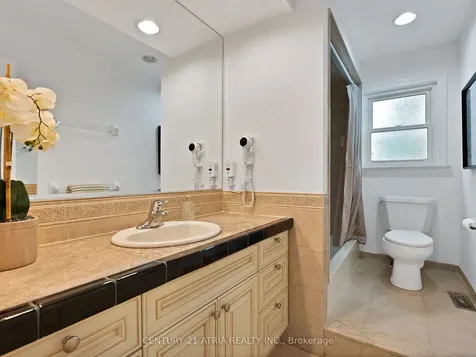 21 Longbow Square Toronto ON M1W 2W6