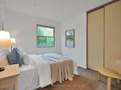 21 Longbow Square Toronto ON M1W 2W6