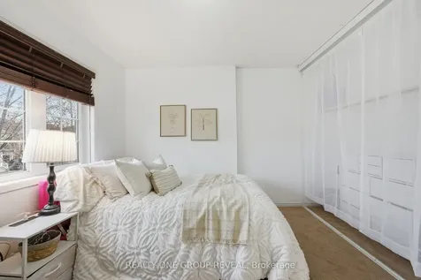 910 Taggart Crescent Oshawa ON L1K 0E5