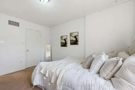 910 Taggart Crescent Oshawa ON L1K 0E5