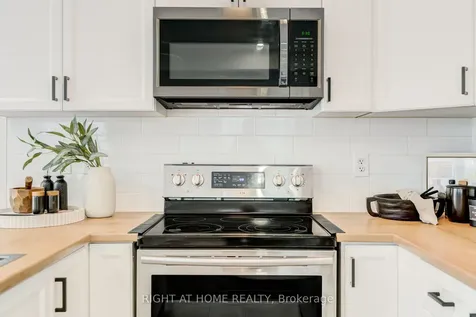 1250 St.martins Drive Pickering ON L1W 0A2
