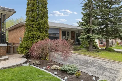 30 Briarbluff Avenue Toronto ON M1E 3H3
