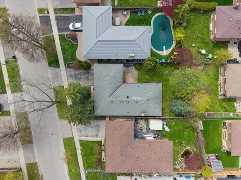 30 Briarbluff Avenue Toronto ON M1E 3H3