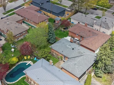 30 Briarbluff Avenue Toronto ON M1E 3H3