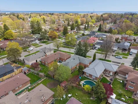 30 Briarbluff Avenue Toronto ON M1E 3H3