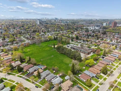 30 Briarbluff Avenue Toronto ON M1E 3H3