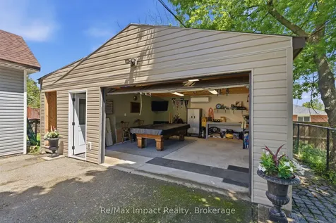 239 Verdun Road Oshawa ON L1H 5T1