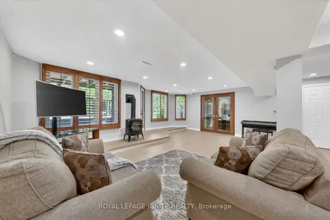 885 Baylawn Drive Pickering ON L1X 2N7