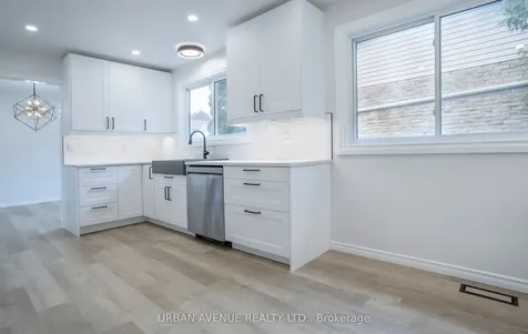 329 Cooper Court Oshawa ON L1J 6V4