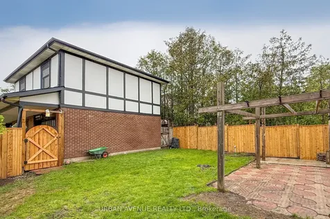 329 Cooper Court Oshawa ON L1J 6V4